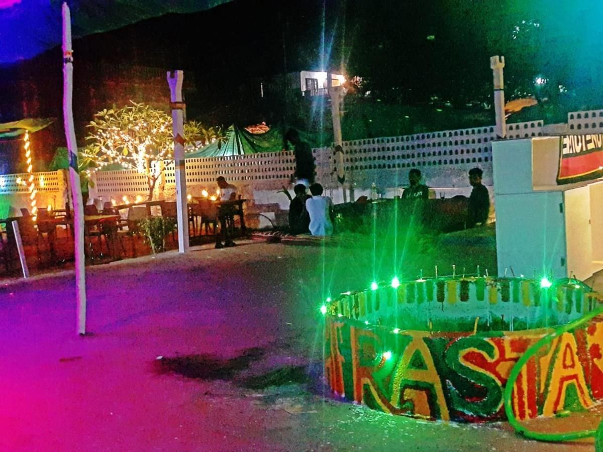 Rasta Mansion Beach Hostel And Rooms 阿姆波尔 外观 照片