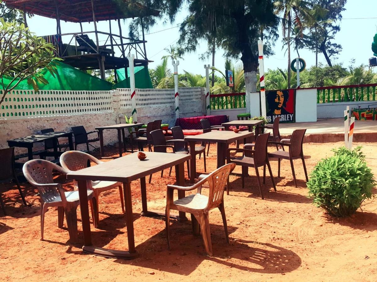 Rasta Mansion Beach Hostel And Rooms 阿姆波尔 外观 照片